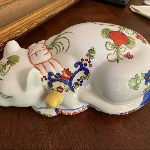 Ceramic Asian Cat Figurine with Floral Design - Picture 4 of 7